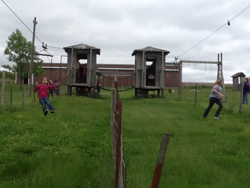 Stoutland Schools FOURTH GRADE TAKES FIELD TRIP TO FRONTIER THEATER